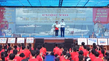 Học sinh lớp 7 giành quán quân cuộc thi “Em yêu biển đảo quê hương” ở Ninh Bình