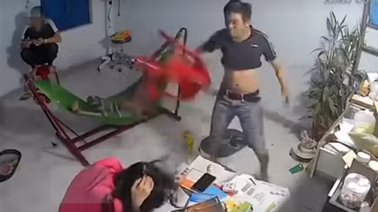 Làm rõ clip người anh dùng ghế đánh em gái tới tấp ở Quảng Ngãi