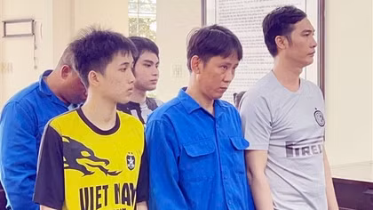 Tuyên án nhóm người tuồn ma túy vào buồng giam