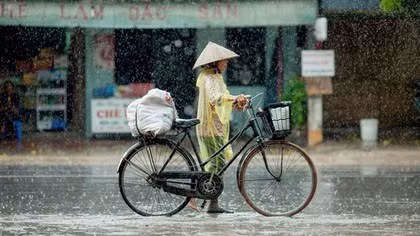 Từ Bắc vào Nam nhiều nơi có mưa, Thủ đô Hà Nội nắng 35 độ
