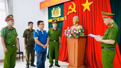 Cửa hàng trưởng xăng dầu tham ô hơn 7,3 tỷ đồng để cá độ bóng đá