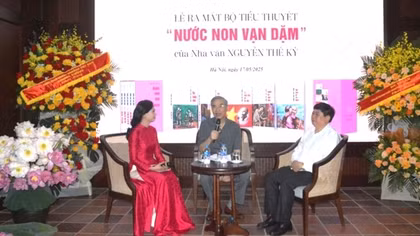 Ra mắt trọn bộ tiểu thuyết sử thi “Nước non vạn dặm” về Chủ tịch Hồ Chí Minh
