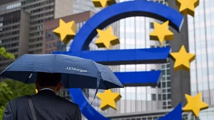 Khi đồng Euro “ngã ngựa”…