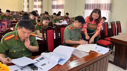 Ngôn ngữ là “cánh cửa” để Công an gắn kết hơn với đồng bào miền núi