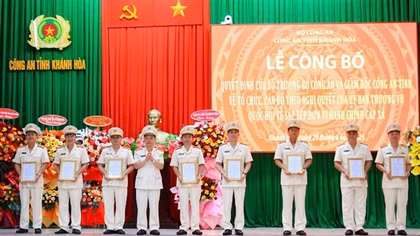 Công bố các quyết định về tổ chức bộ máy và cán bộ Công an tỉnh Khánh Hòa mới