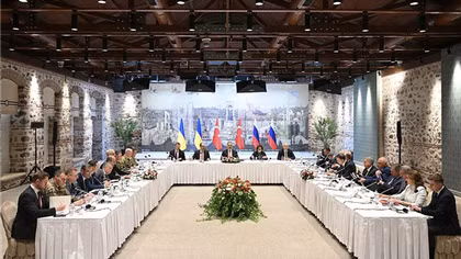 Ukraine đình chỉ hoà đàm với Nga