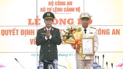 Trao quyết định bổ nhiệm Tư lệnh Bộ Tư lệnh Cảnh vệ