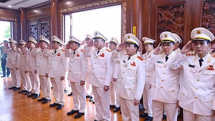 Đảng uỷ Công an Trung ương dâng hương tưởng niệm Chủ tịch Hồ Chí Minh