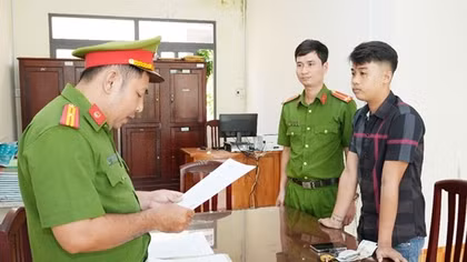 Bắt đối tượng dùng dao bấm đâm 2 người bị thương