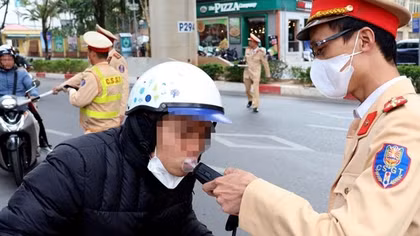 Nhiều tài xế "khai xuân" bằng rượu vì nghĩ CSGT du di bỏ qua