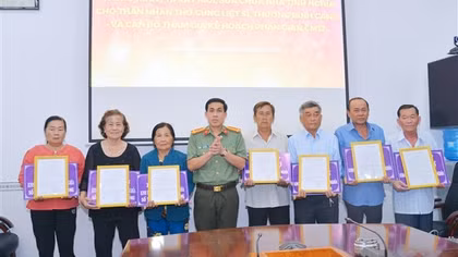 Công an tỉnh Cà Mau xây mới, sửa chữa 7 căn nhà tình nghĩa tặng gia đình chính sách