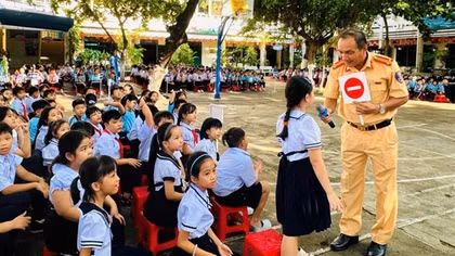Lan tỏa sâu rộng pháp luật giao thông trong các trường học ở Khánh Hòa
