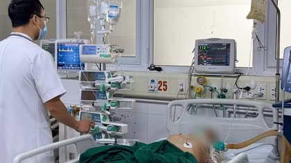 Liệt tứ chi sau khi tiêm thuốc giảm đau vai gáy ở phòng khám tư