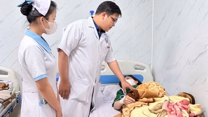 Gần 30 người nhập viện nghi ngộ độc sau khi ăn bánh mì