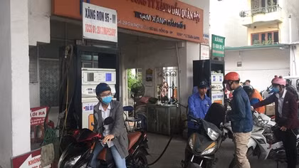 Giá dầu diesel tăng 380 đồng/lít