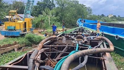 Ngăn chặn nạn "rút ruột" lòng sông ở Tây Nam bộ