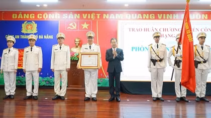 Trao Huân chương Chiến công tặng Phòng ANĐT Công an TP Đà Nẵng