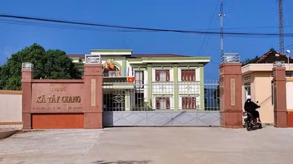 Tạm đình chỉ công tác Chủ tịch xã do để xảy ra khai thác khoáng sản trái phép