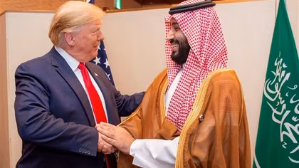 Arab Saudi điều 2 máy bay chiến đấu F15 nghênh đón chuyên cơ của ông Trump