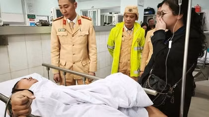 Cảnh sát đường thủy kịp thời cứu sống nạn nhân vụ nhảy cầu