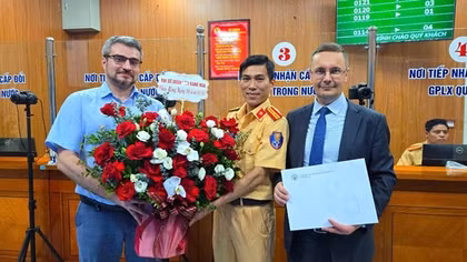 Đại sứ quán nhiều nước gửi thư cảm ơn CSGT Hà Nội