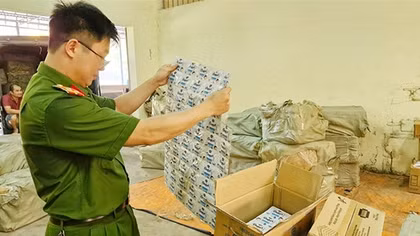 Chặt đứt đường dây buôn bán kem đánh răng, dầu gội, nước xả giả mạo các nhãn hiệu