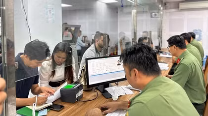 Cấp định danh điện tử cho người nước ngoài “hết việc chứ không chỉ hết giờ”