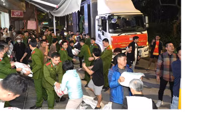 Học viện CSND và các đơn vị đồng hành ủng hộ 247 tấn gạo và hàng hóa cho người dân Đắk Lắk