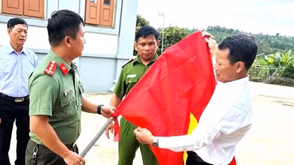Đồng bào các tôn giáo ở Lâm Đồng hân hoan treo cờ Tổ quốc