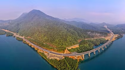 Thi công xuyên ngày lễ trên công trường cao tốc nối Hà Tĩnh - Quảng Bình