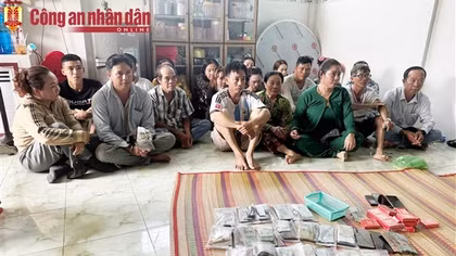 Triệt phá sòng bạc, tạm giữ gần 450 triệu đồng