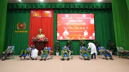 Công an tỉnh Bình Thuận hiến gần 100 đơn vị máu