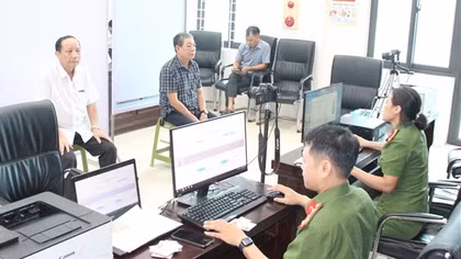 Công an Thanh Hóa chạy đua với thời gian, hoàn thành đúng hẹn cấp đổi thẻ Đảng viên