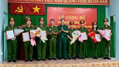 Trao quyết định thành lập Cơ sở cai nghiện ma túy số 2 tỉnh Bình Dương