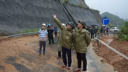 Khoảng 4.500 cán bộ, chiến sĩ và lực lượng cơ sở ở Huế ứng phó với bão số 12