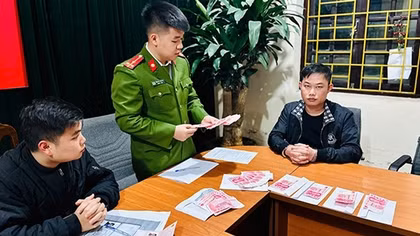 Bắt giữ đối tượng người nước ngoài lưu hành tiền giả