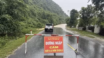 Thiệt hại ban đầu trên hệ thống giao thông do bão số 10 gây ra