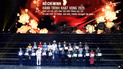 Các điển hình tiên tiến đã nêu gương sáng về tinh thần kiên định, tiên phong, dám nghĩ, dám làm