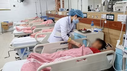 32 học sinh nghi uống nhầm thuốc diệt chuột, 1 trẻ co giật, 2 trẻ tổn thương não