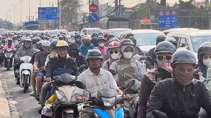 Huy động CSGT chống ùn ứ tại các cửa ngõ thành phố