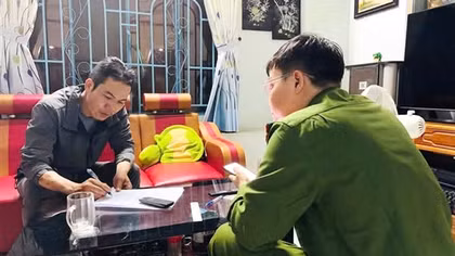 Cặp vợ chồng “ém” hàng loạt trăn, rắn hổ mang chúa để bán kiếm lời