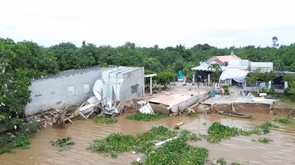 Hiện trường sạt lở nguy hiểm đe dọa cuộc sống của hàng trăm hộ dân ven sông Tiền