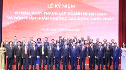 Xây dựng đội ngũ cán bộ ngoại giao "vừa hồng, vừa chuyên", đáp ứng yêu cầu nhiệm vụ trong kỷ nguyên mới