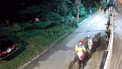 Truy bắt thanh niên giật hơn 100 tờ vé số của người khuyết tật