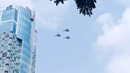 Màn hợp luyện đặc sắc của hàng chục chiến đấu cơ trên bầu trời TP Hồ Chí Minh