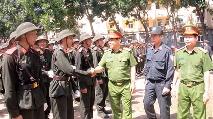 Đồng loạt bế giảng khóa huấn luyện chiến sĩ mới năm 2025
