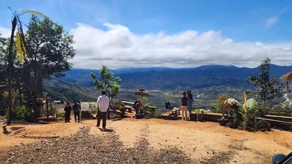 Phạt tiền, buộc chủ điểm săn view trái phép khắc phục hậu quả đất đai