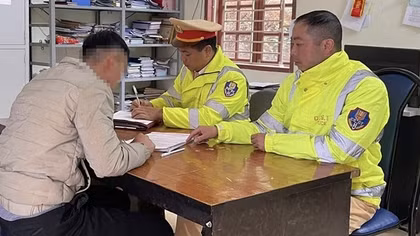 Tài xế ô tô tải chở đoàn khách du lịch trên thùng xe ở Mộc Châu khai gì?