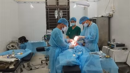 Bệnh xá đảo Sinh Tồn phẫu thuật cấp cứu ngư dân trong đêm mùng 1 Tết Ất Tỵ