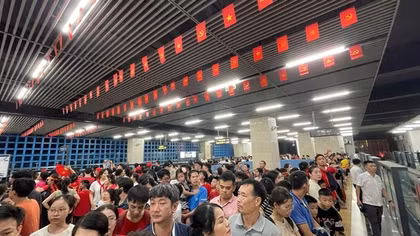 Tàu điện trên cao vận hành xuyên đêm phục vụ người dân dịp lễ 2/9